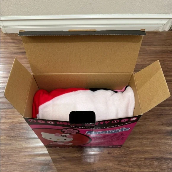 Hello Kitty Snuggie Blanket - Pink and White. NIB - Picture 3 of 3